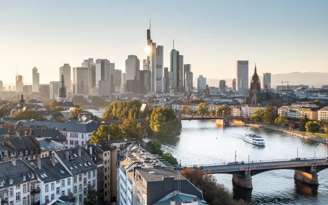 Postgraduate student practicing orthodontic techniques in DTMD master’s program, Frankfurt am Main