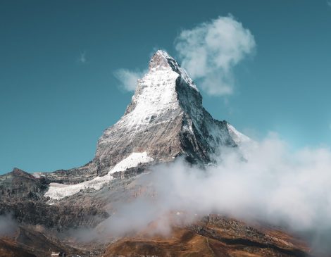 Postgraduate student practicing orthodontic techniques in DTMD master’s program, Schweiz