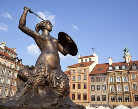 Postgraduate student practicing orthodontic techniques in DTMD master’s program, Warschau